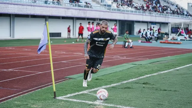 Dimitris Kolovos membawa Dewa United menang 2-1 atas PSM Makassar di Liga 1. Pemain Yunani itu pernah